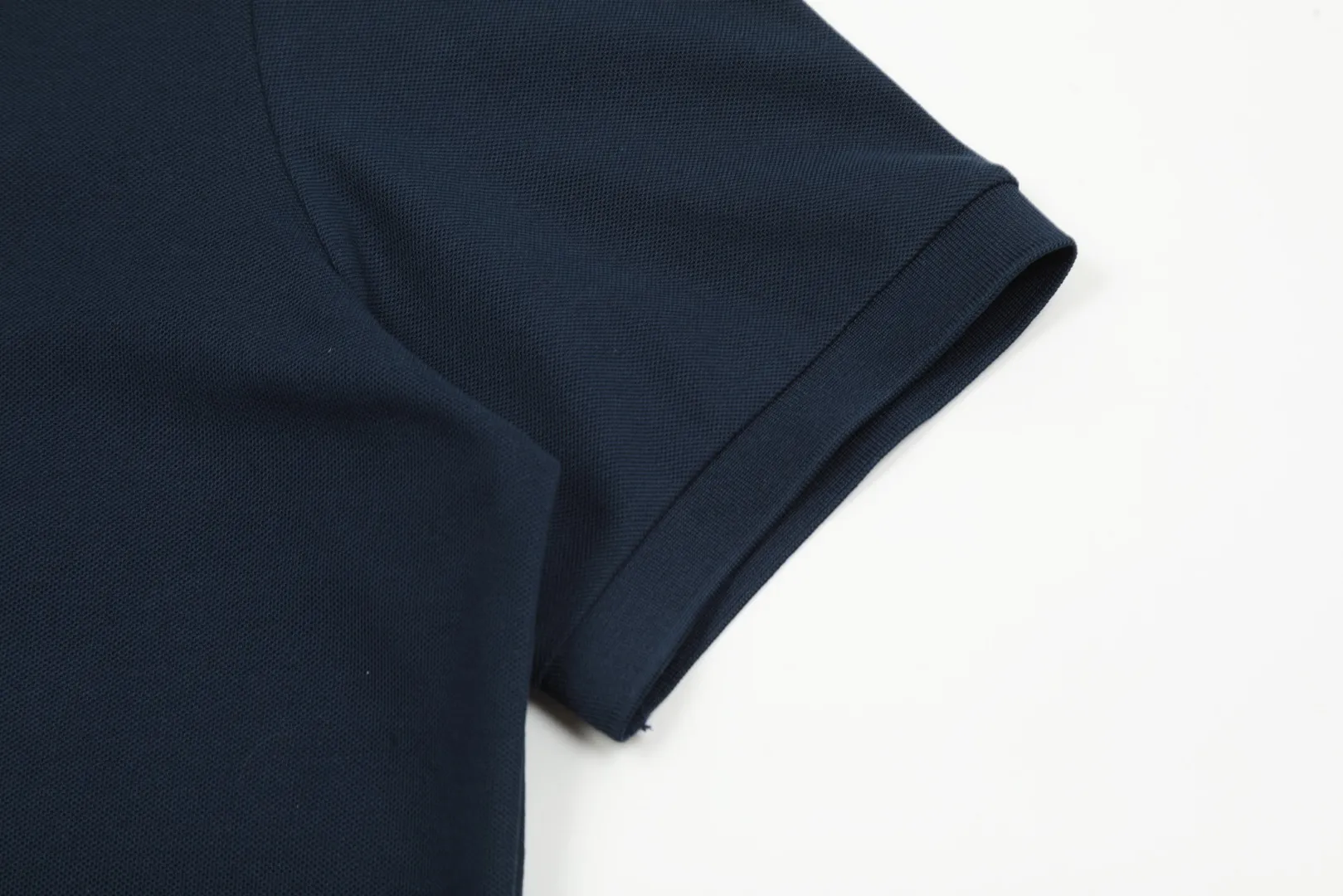 🅿️152 "Top quality" Style number: DS001# (not off the shelves all year round) [Ralph Lauren classic pony embroidered lapel POLO short sleeves] ✅Ralph Lauren Ralph Lauren classic basic versatile POLO short sleeves ✅Main supply platform live broadcast Wholesale entities will be replenished when out of stock Not removed from the shelves ✅ZP quality 1:1 version Scan the code to enter the GF website Z cabinet quality ✅Detailed quality The only one in Guangzhou Imported pique fabrics Mainly high-end, cost-effective and good quality. Needless to say, the version is restored to the original version. The maximum size can be worn up to 210 pounds. Loose, comfortable and stress-free. ✅Wear for work and life. Suitable for various occasions. A must-have recommendation for couples. Size: